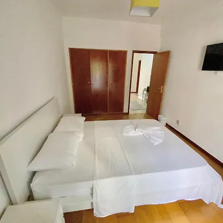 Quarto De Casal Privado Em * Setubal